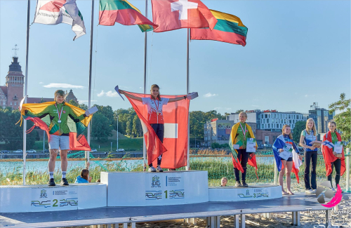 Mira Long Podest.jpeg